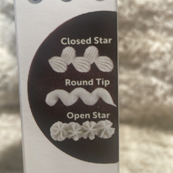 New in box HOSTESS DECORATING KIT 12 pieces - Picture 6 of 6